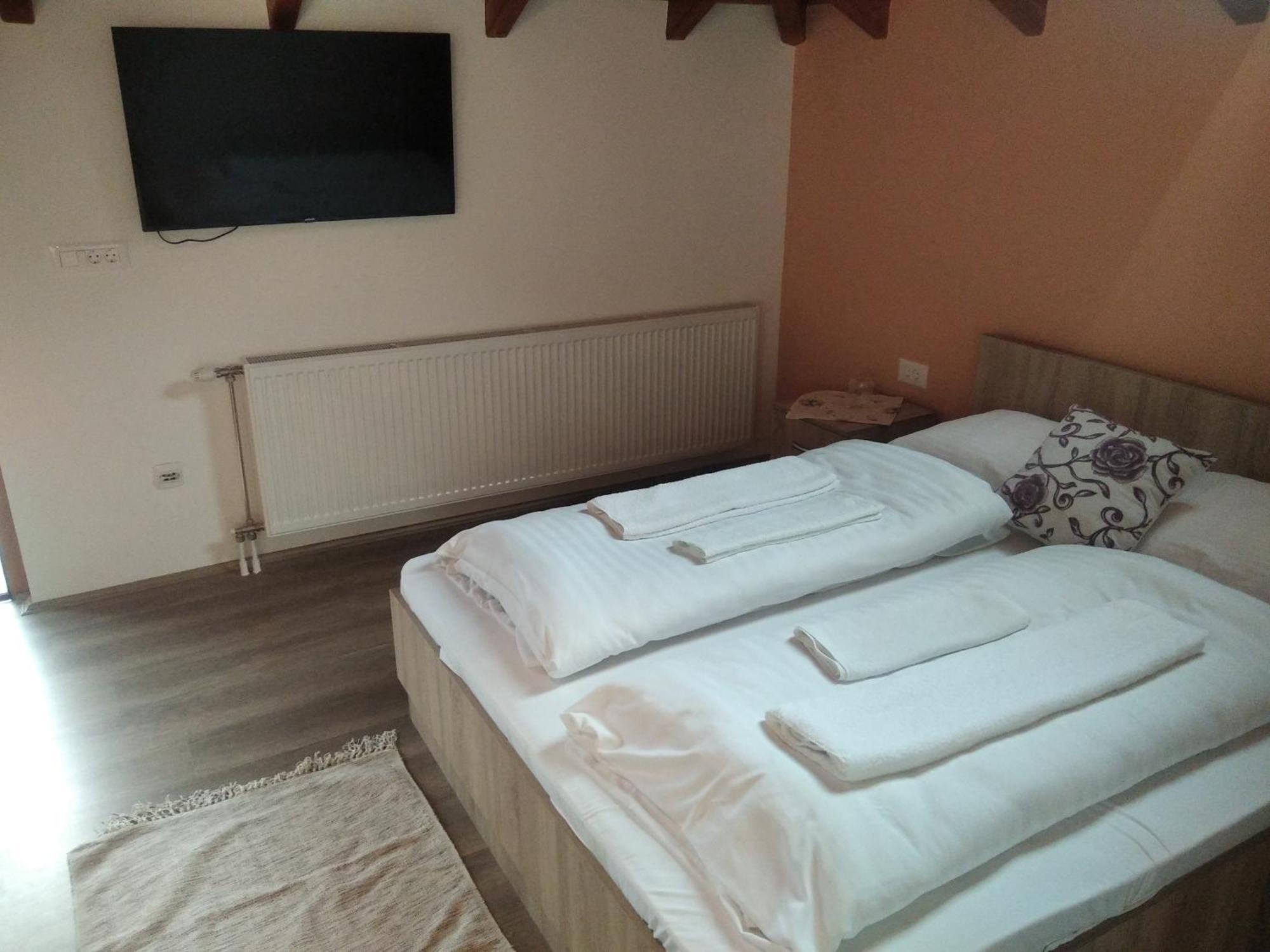 Apartments Izvor Lisine Strmosten Esterno foto