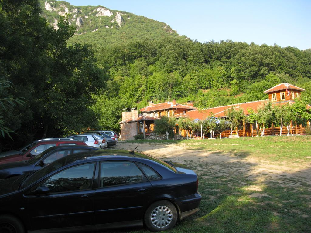 Apartments Izvor Lisine Strmosten Esterno foto
