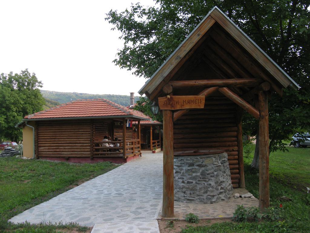 Apartments Izvor Lisine Strmosten Esterno foto