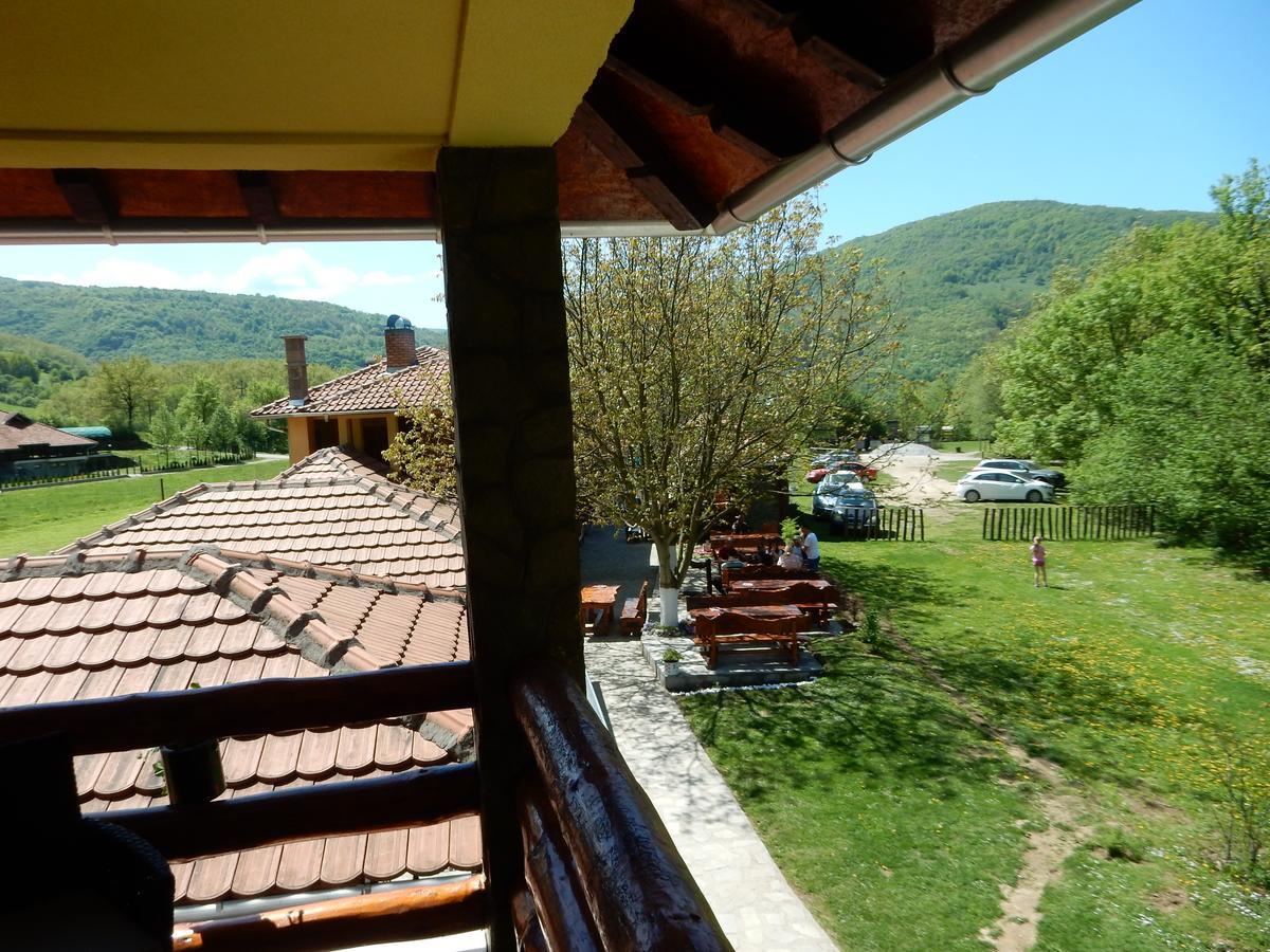 Apartments Izvor Lisine Strmosten Esterno foto